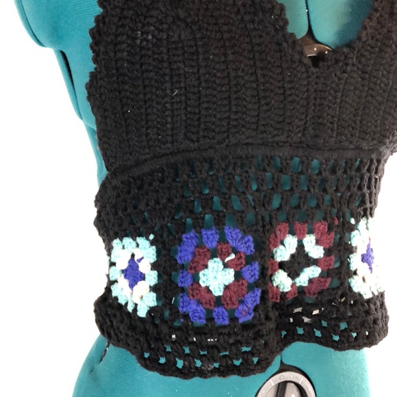 Full Tilt Crochet Top - Picture 2 of 5
